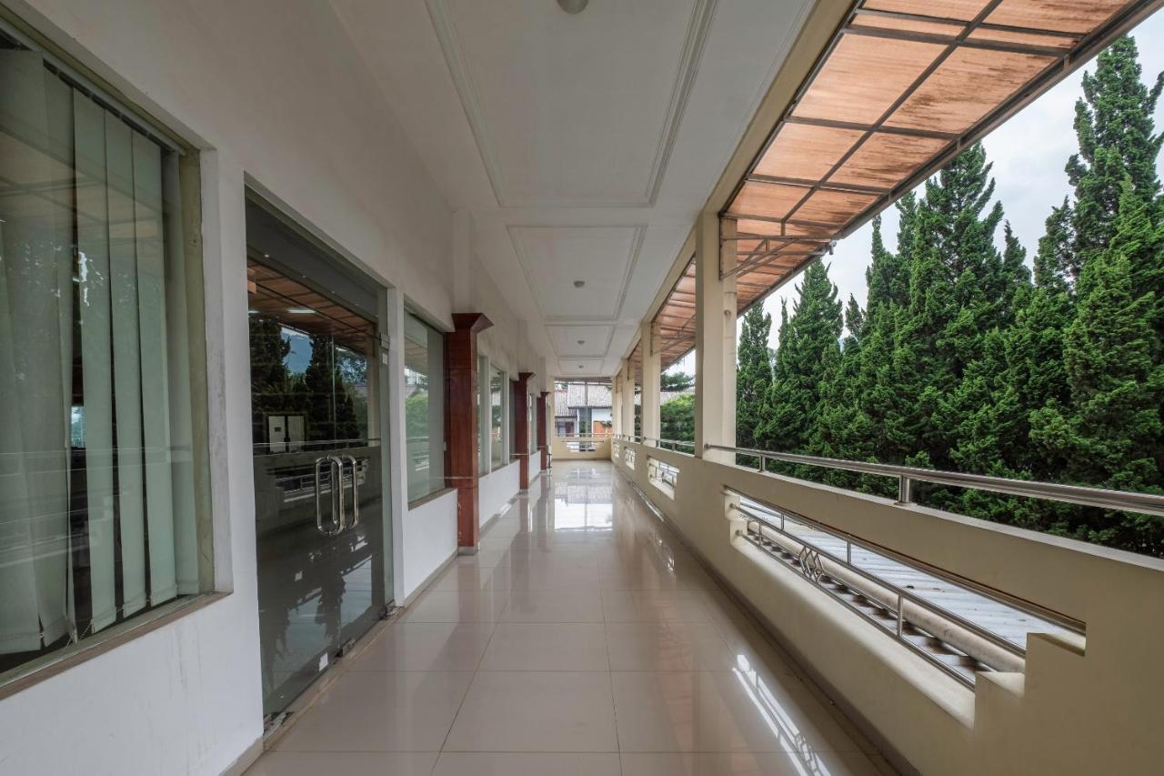 Narima Resort Hotel Lembang Exterior photo